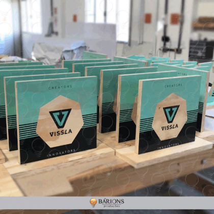 Display Sinalizador de Vitrine para Marca em MDF