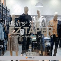 Adesivo de Recorte e Letra Caixa para Vitrine de Shopping 