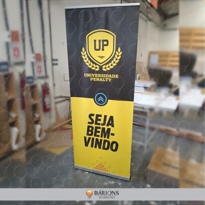 Banner Roll Up em Lona Fosca com Estrutura em Alumínio