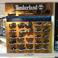 Showroom Timberland com Painel Amadeirado e Iluminação de LED 