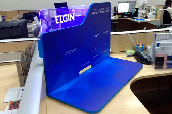 Display em MDF  com LED desenvolvido pela Bárions Produções para a empresa Elgin