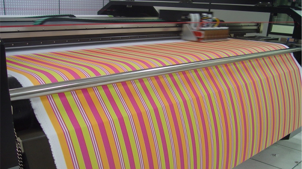 Processo de impressão em tecido | Bárions Produções